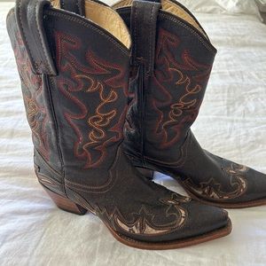 Cowgirl boots Coral great design! 💃